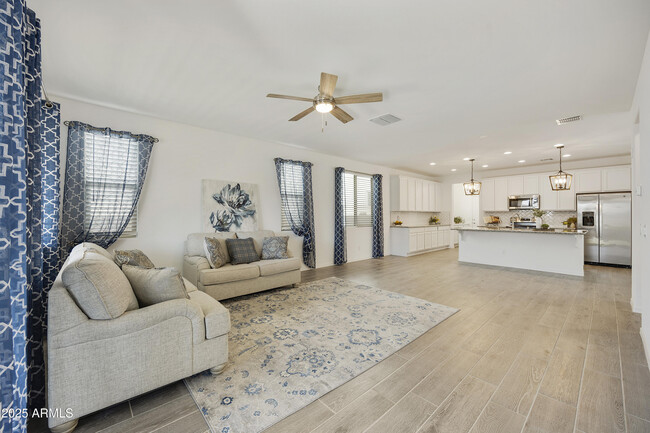 Building Photo - 5854 S Del Rancho
