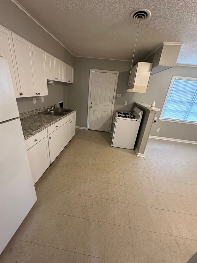 Building Photo - 4203 Kerwin Dr
