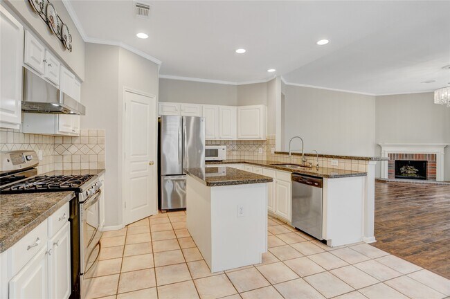 Building Photo - 35 Tranquil Glade Pl