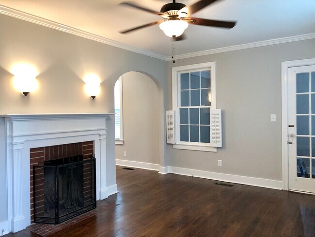 Building Photo - 1721 Oak Dr