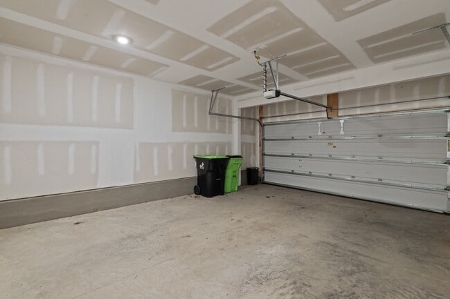 Building Photo - 2888 Macintosh Woods Dr