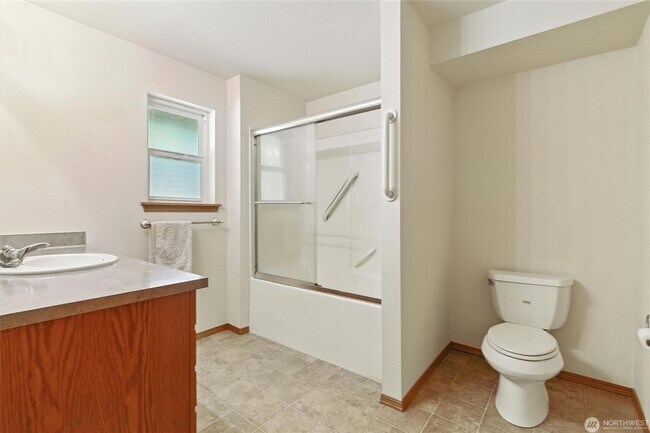 Building Photo - 470 E Rasor Rd