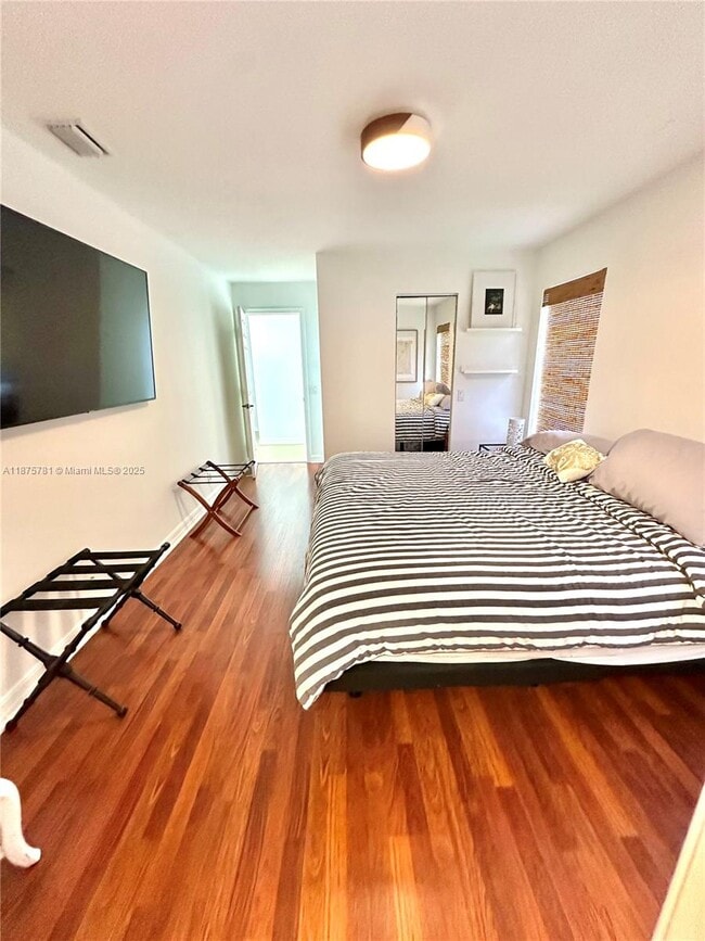 Building Photo - 656 Verona Pl