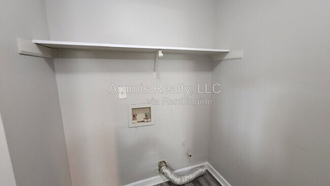Building Photo - 5566 Windwood Rd