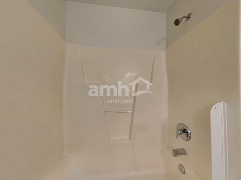 Building Photo - 11622 Village Pond Dr