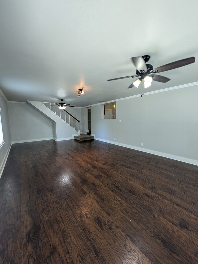 Building Photo - 515 E Elm St