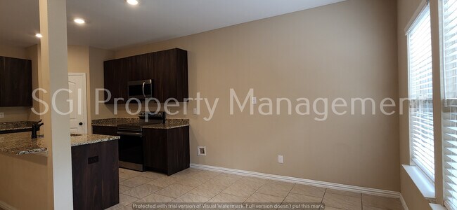 Building Photo - 4 Bedroom Home Ready for Move in!