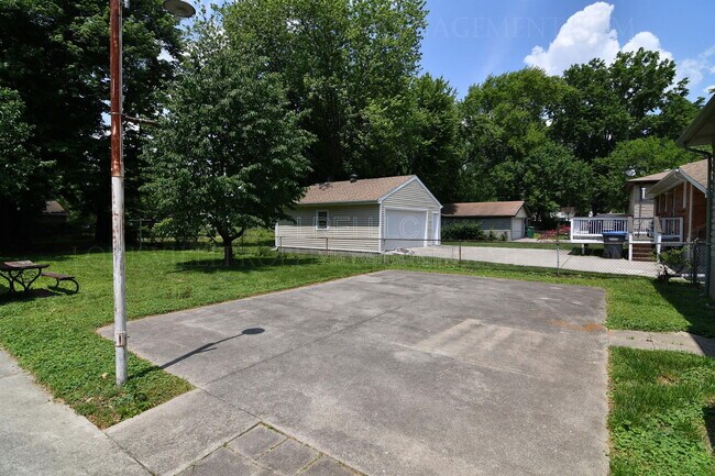 Building Photo - 5122 Braidwood Dr