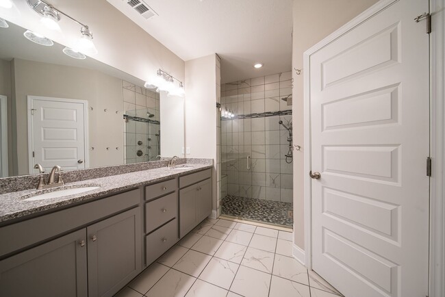 Building Photo - 4BR/2BA Home on 3.2 acres in Harris County!!