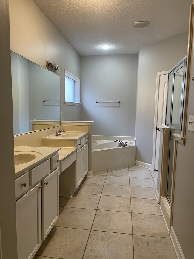 Building Photo - 10230 Adikson Dr