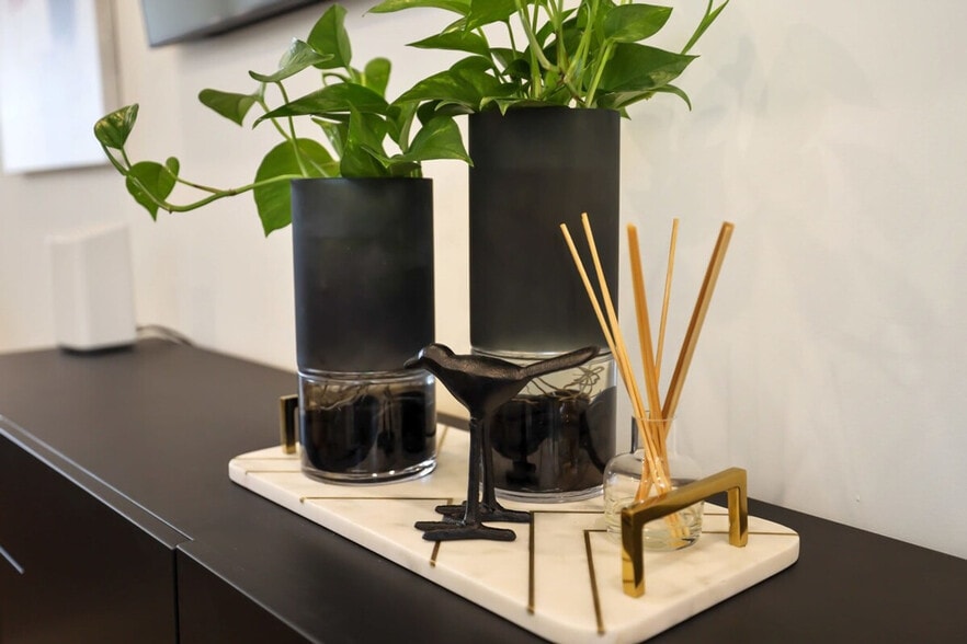 Building Photo - 372 S Hill Ave