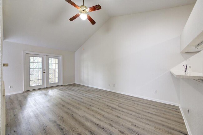 Building Photo - 2121 El Paseo St