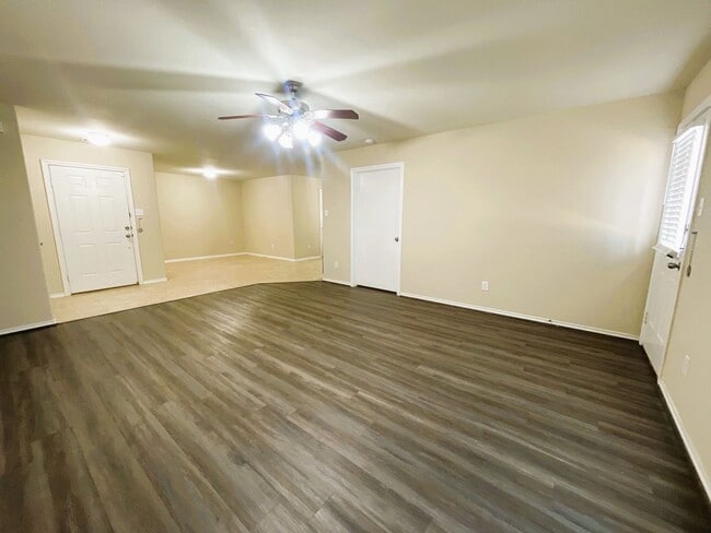 Building Photo - 819 Katydid Ct