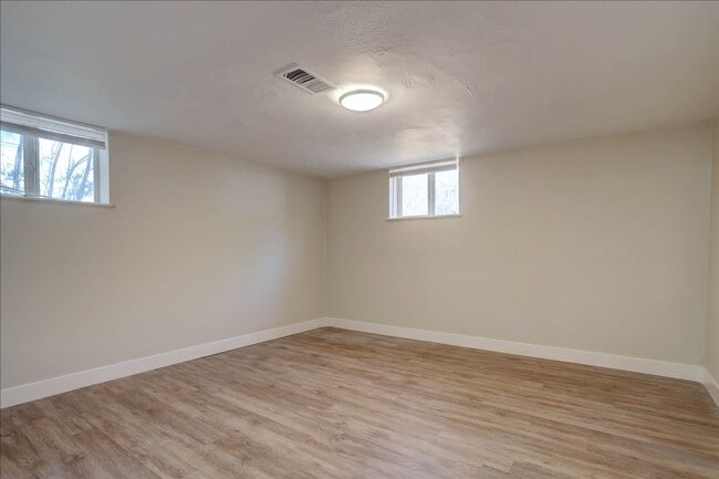 Building Photo - Spacious Sunnyside Bungalow, Finished Basement, 2-Car Garage