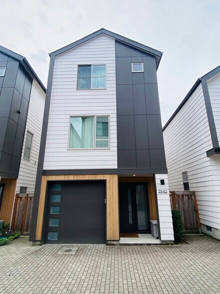 Building Photo - 3942 SE Gladstone St