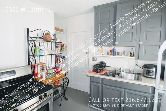 Building Photo - Classic, Clean, Cleveland Duplex