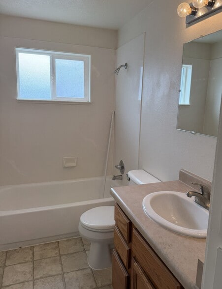 Building Photo - 1533 S 100 E