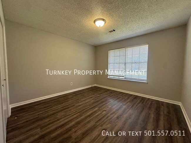 Building Photo - 2 E Laramie Dr