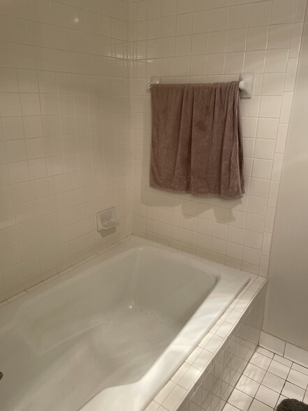 Master bath - 960 Fell St
