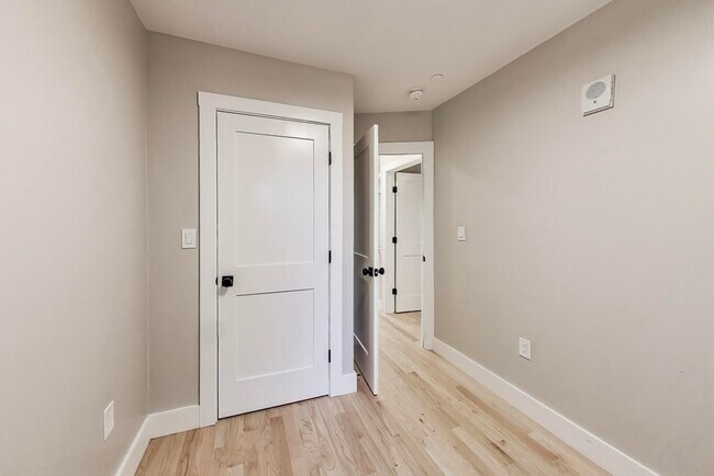 Building Photo - 35 Delle Ave