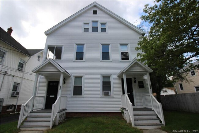 Primary Photo - 151 Quaker Ln S
