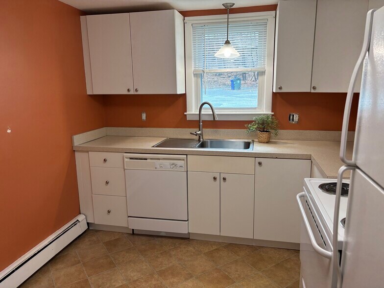 Building Photo - 170 Johnson St