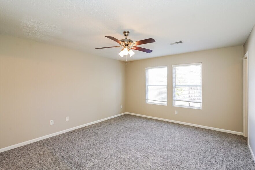 Building Photo - 2845 Meadow Glen