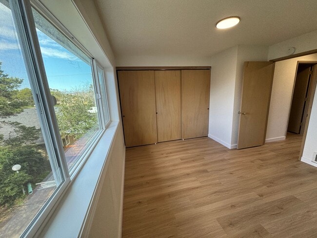 Building Photo - 1041/A/