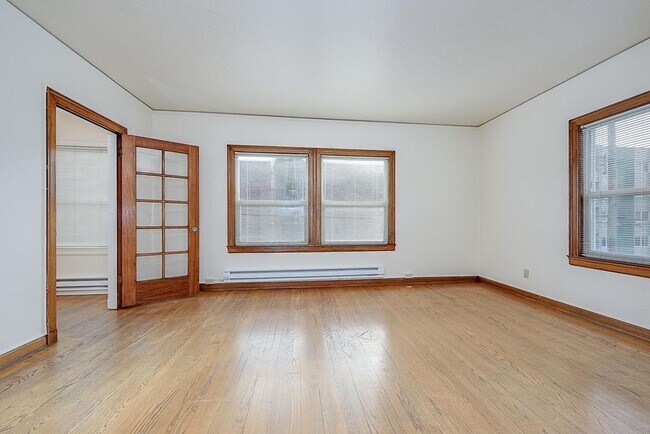 Interior Photo - Redside - The Mulholland