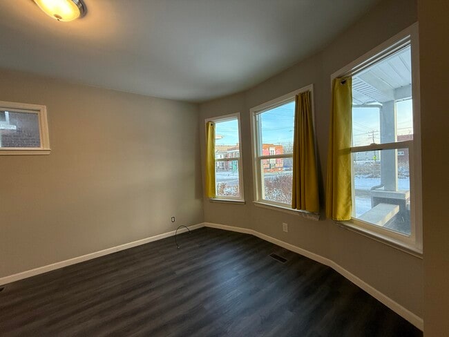 Building Photo - 351 Westminster St