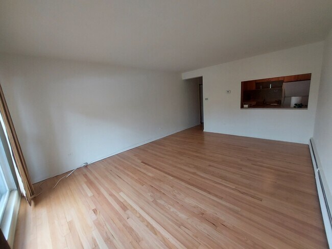Building Photo - 530 W Barry Ave
