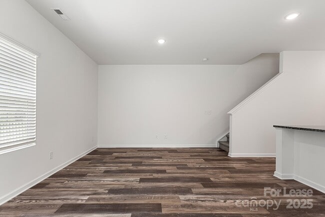 Building Photo - 110 Blakeslee Ct