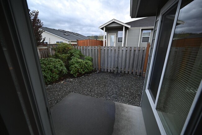 Building Photo - 2 bed 2 bath in Sequim