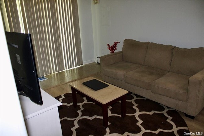 Building Photo - 24 Chestnut Ln