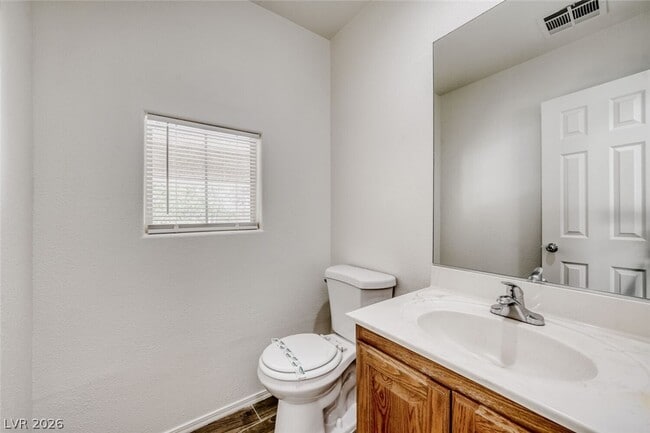 Building Photo - 2562 Begonia Valley Ave