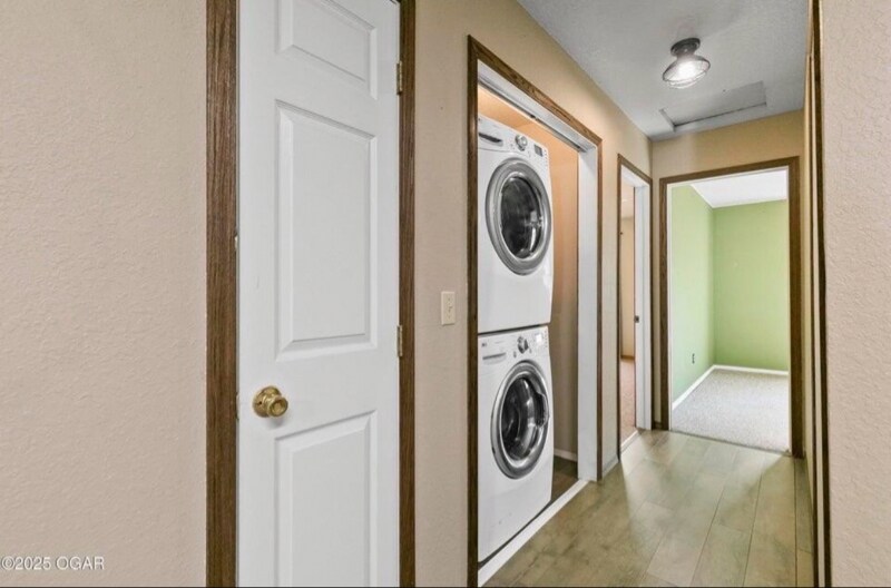 Building Photo - 6496 Racine St