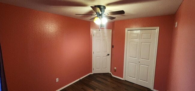 Building Photo - 807 Sabinas St