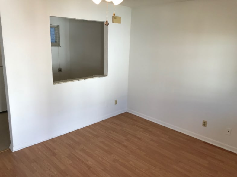 Building Photo - 737 10th Ave