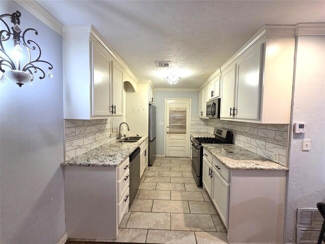 Building Photo - 4701 N Independence Ave