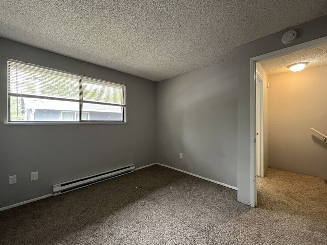 Building Photo - 4911 SW Beaverton Hillsdale Hwy