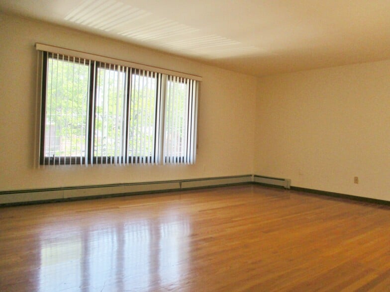 Building Photo - 362 Wilson Ave