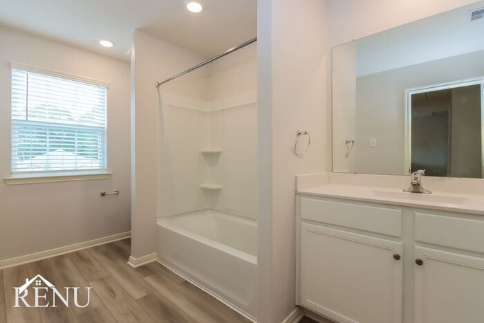 Building Photo - 10417 Sweetwater Creek Dr