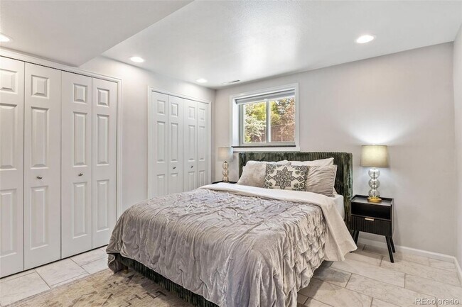 Building Photo - 5585 Escondido Dr