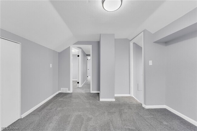 Building Photo - 3203 Ingleside Dr