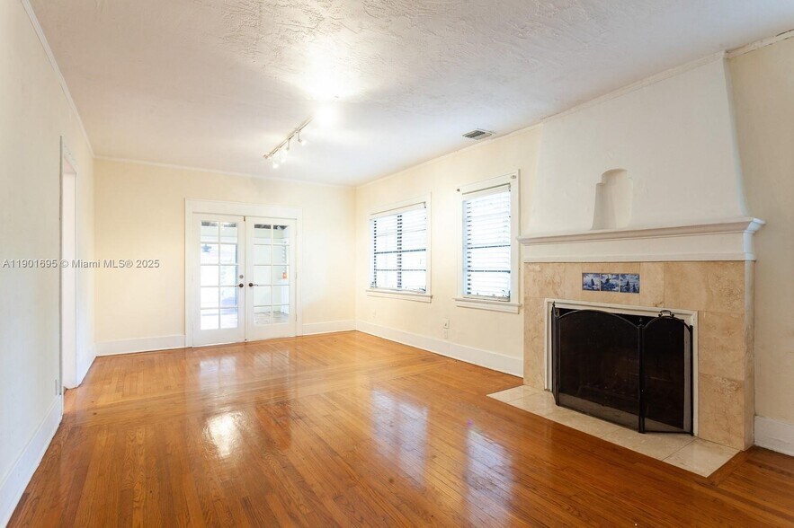 Primary Photo - 1109 Ferdinand St