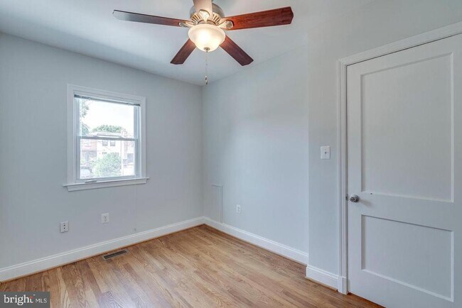 Building Photo - 436 20th St NE