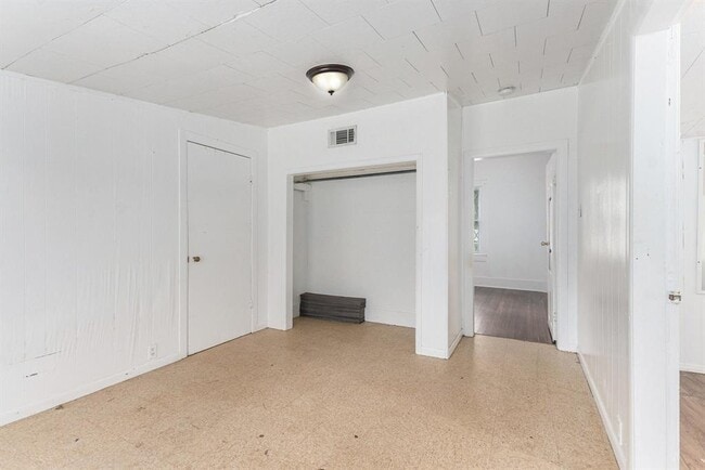Building Photo - 2322 1st Ave N