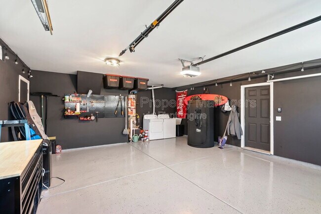 Building Photo - 832 Georgia St