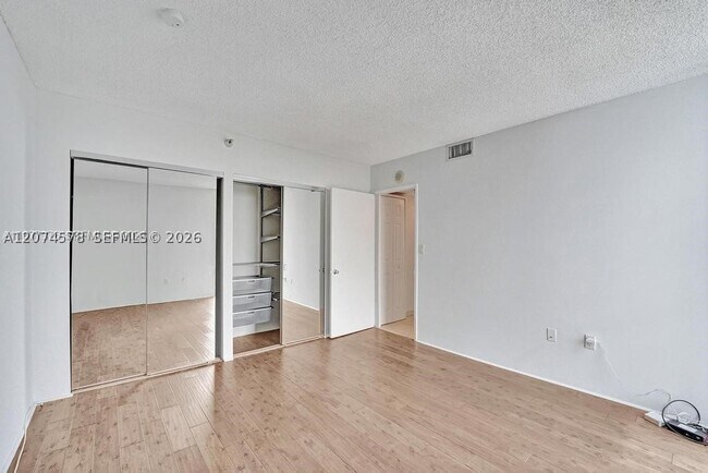 Building Photo - 20505 E Country Club Dr