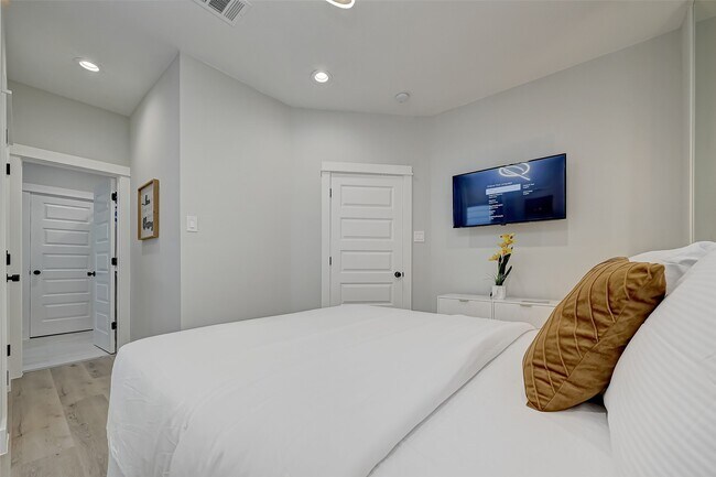 Building Photo - 2105 Sam Wilson St